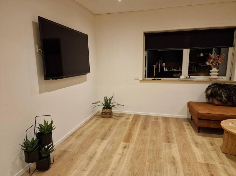 New Flat With Hot Tub - No3 Apartment Oyndarfjordur Bagian luar foto