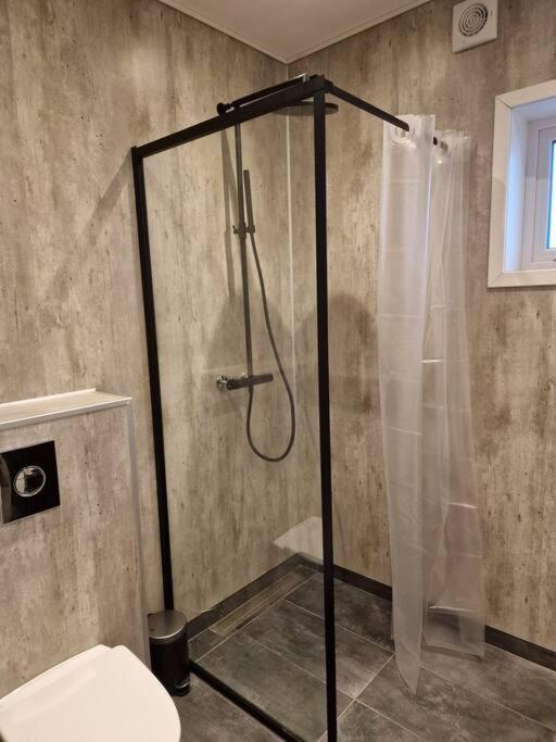 New Flat With Hot Tub - No3 Apartment Oyndarfjordur Bagian luar foto